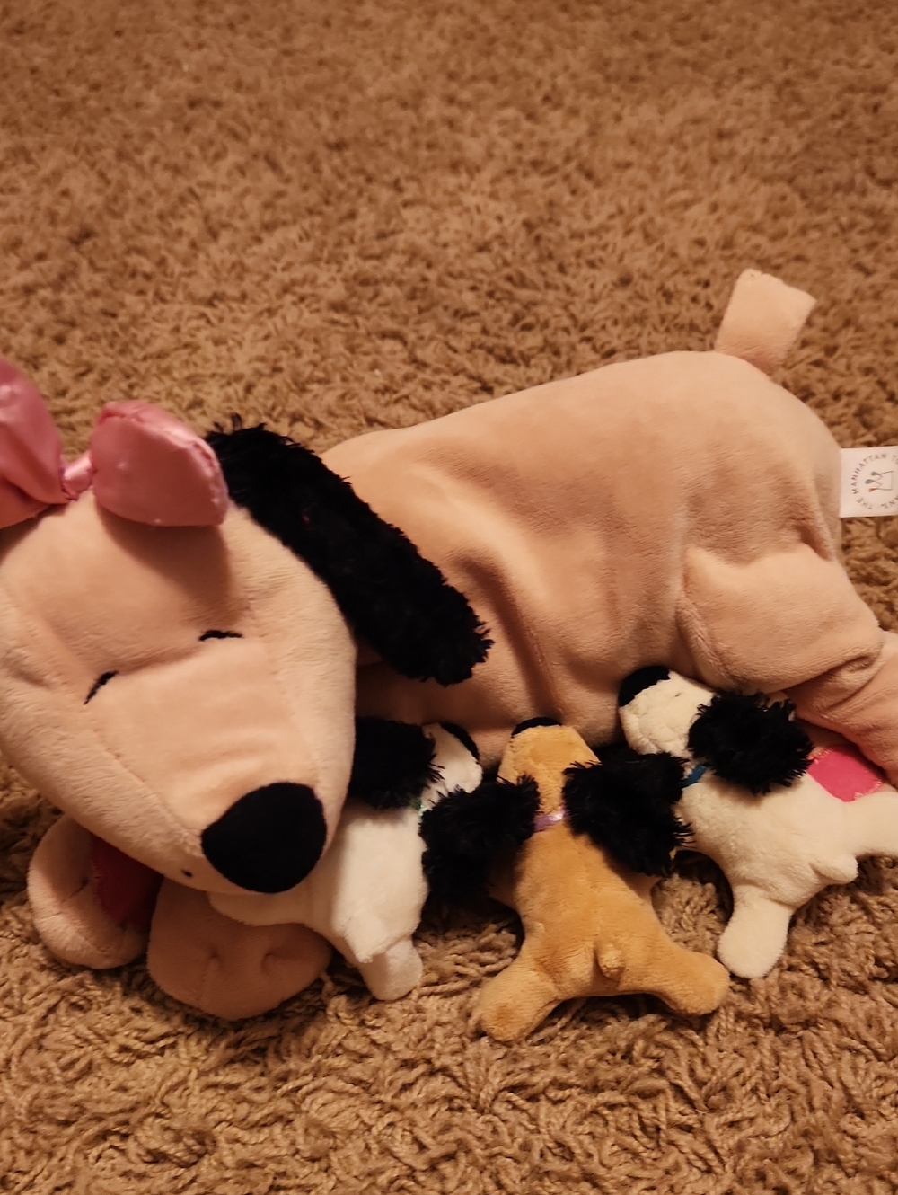 The Manhattan Toy Co- Nursing Mama Dog Plush with Three Mini Puppy Toys